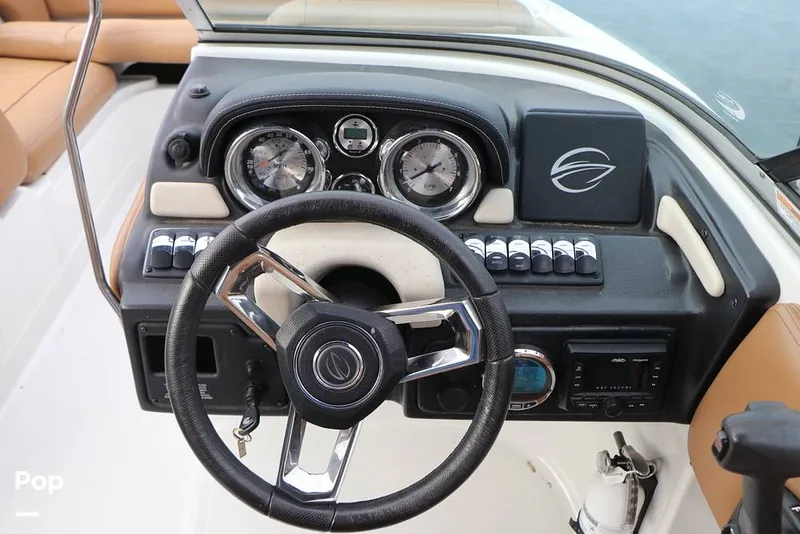 Slide: The Image of Crownline Boats E 215XS 2023 - 16109392