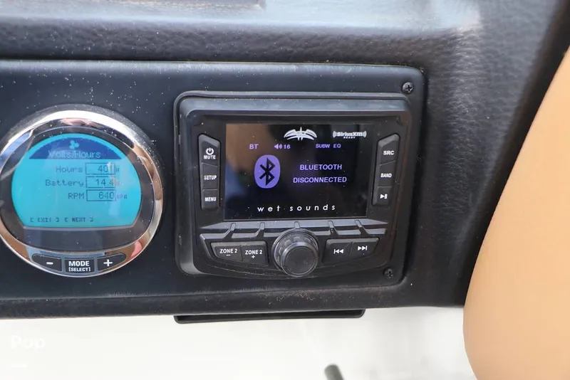 Slide: The Image of Crownline Boats E 215XS 2023 - 16109399