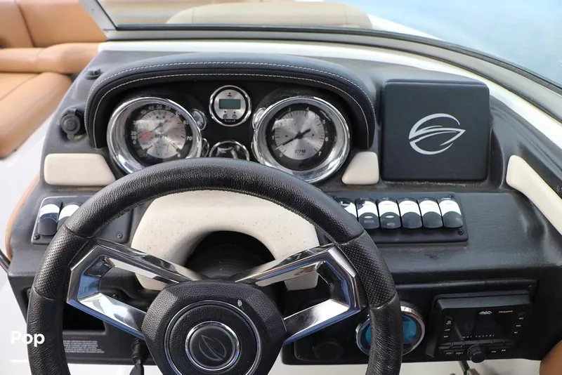 Slide: The Image of Crownline Boats E 215XS 2023 - 16109400