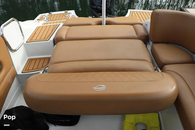 Slide: The Image of Crownline Boats E 215XS 2023 - 16109410