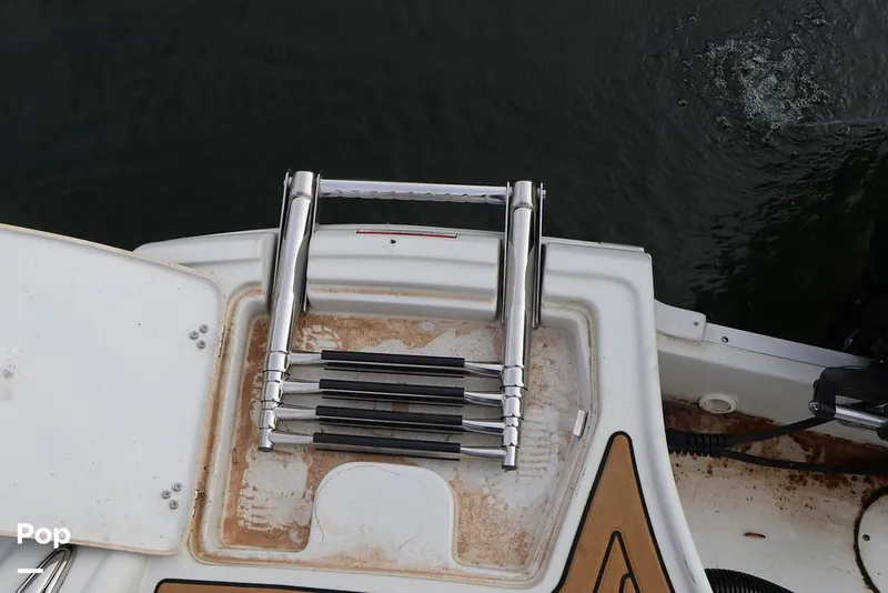 Slide: The Image of Crownline Boats E 215XS 2023 - 16109385