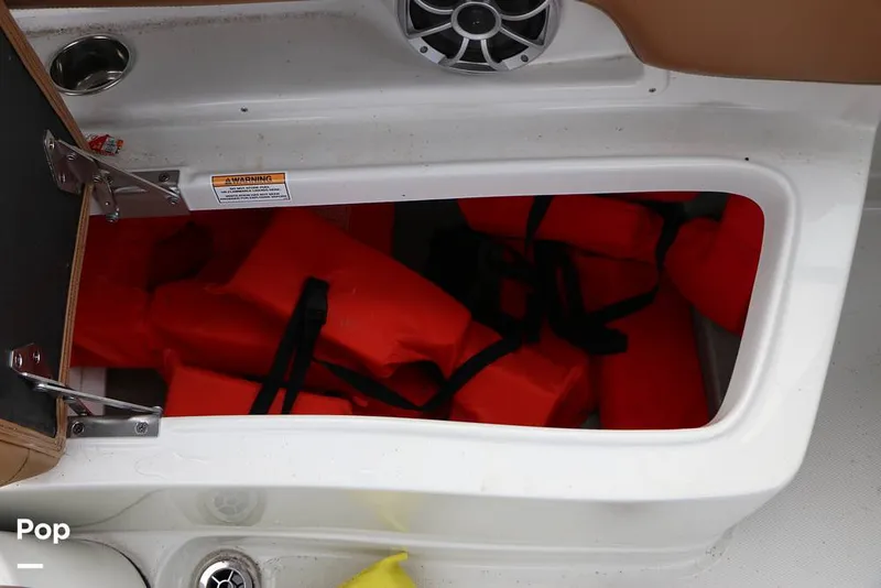 Slide: The Image of Crownline Boats E 215XS 2023 - 16109389