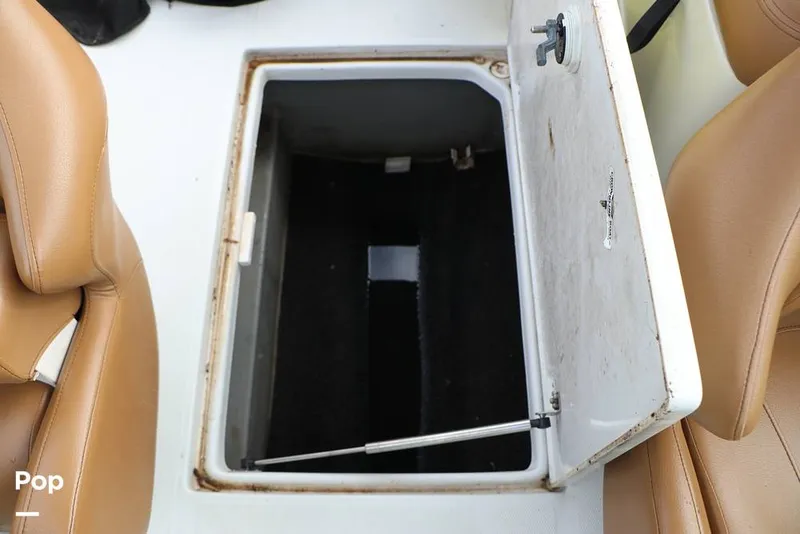 Slide: The Image of Crownline Boats E 215XS 2023 - 16109398