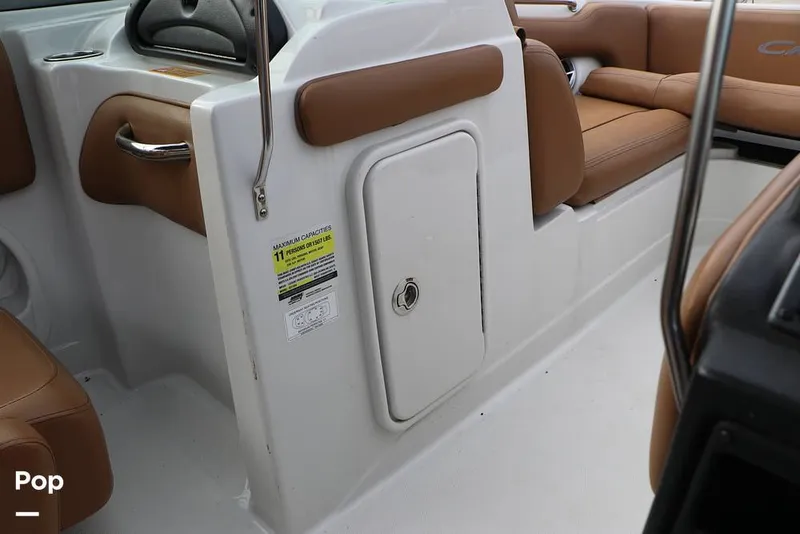 Slide: The Image of Crownline Boats E 215XS 2023 - 16109401