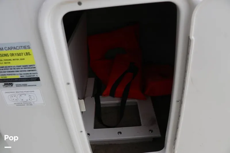 Slide: The Image of Crownline Boats E 215XS 2023 - 16109402