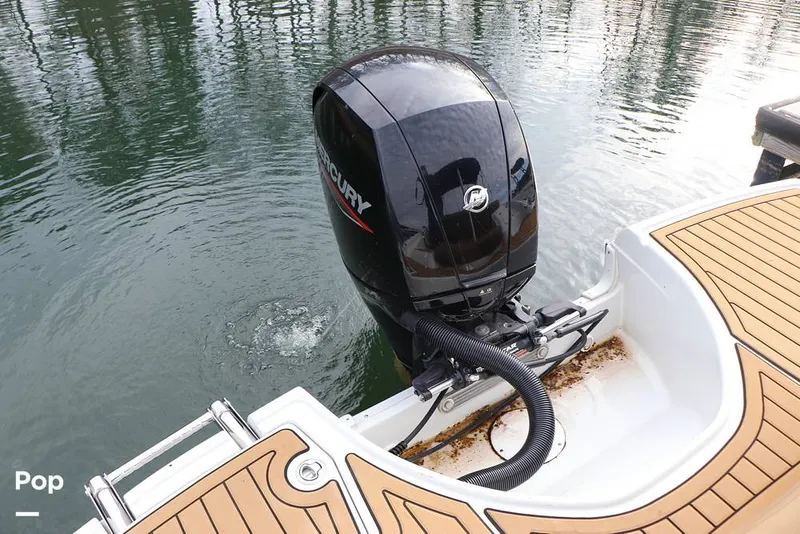 Slide: The Image of Crownline Boats E 215XS 2023 - 16109377