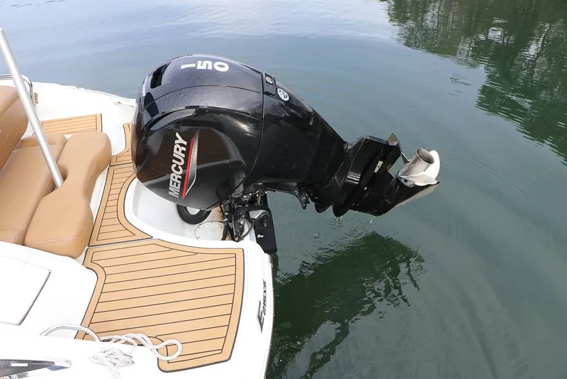 Slide: The Image of Crownline Boats E 215XS 2023 - 16109373