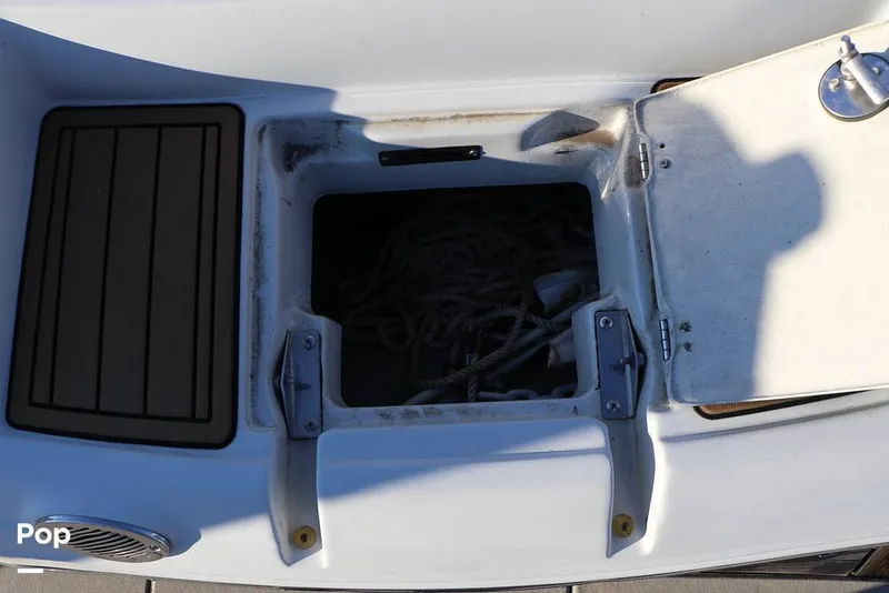 Slide: The Image of Crownline Boats E235 XS 2023 - 16109252