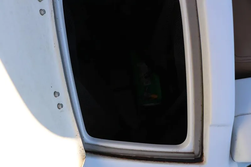 Slide: The Image of Crownline Boats E235 XS 2023 - 16109259