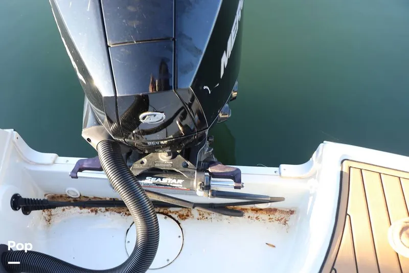 Slide: The Image of Crownline Boats E235 XS 2023 - 16109263