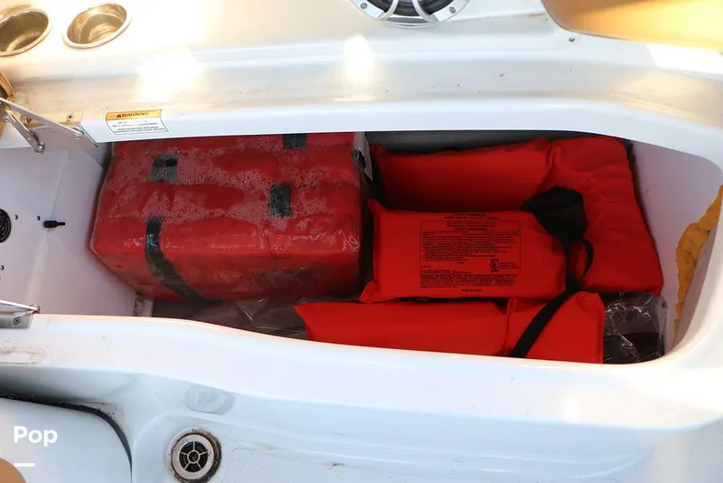 Slide: The Image of Crownline Boats E235 XS 2023 - 16109267