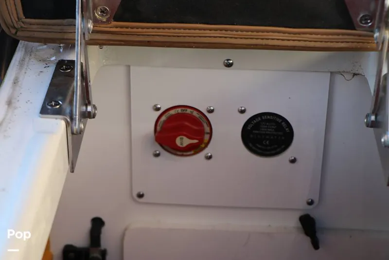 Slide: The Image of Crownline Boats E235 XS 2023 - 16109268