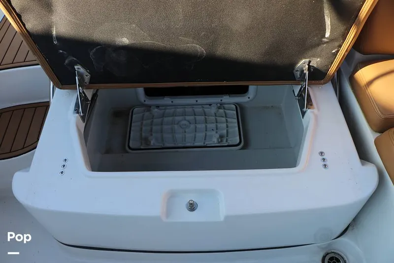 Slide: The Image of Crownline Boats E235 XS 2023 - 16109269