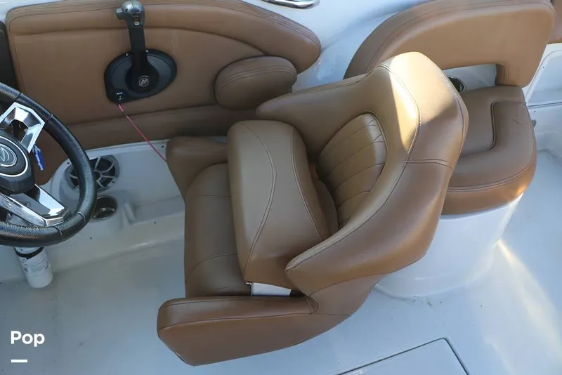 Slide: The Image of Crownline Boats E235 XS 2023 - 16109278