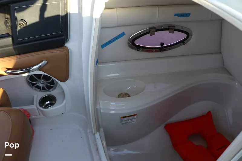 Slide: The Image of Crownline Boats E235 XS 2023 - 16109289