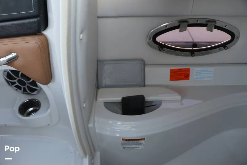 Slide: The Image of Crownline Boats E 235 XS 2023 - 16109228