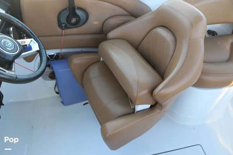 Slide: The Image of Crownline Boats E 235 XS 2023 - 16109230