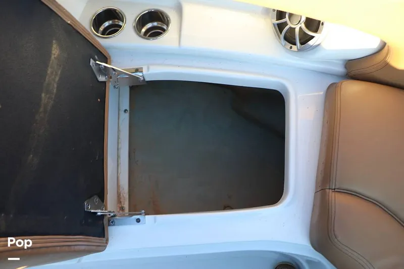 Slide: The Image of Crownline Boats E 235 XS 2023 - 16109239