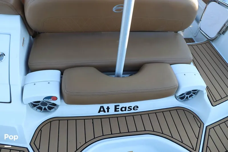 Slide: The Image of Crownline Boats E 235 XS 2023 - 16109215