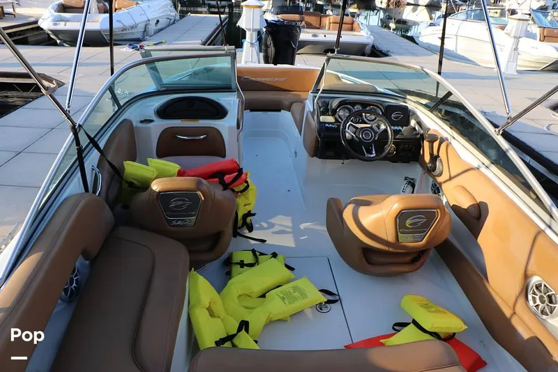Slide: The Image of Crownline Boats E 215 XS 2023 - 16109174