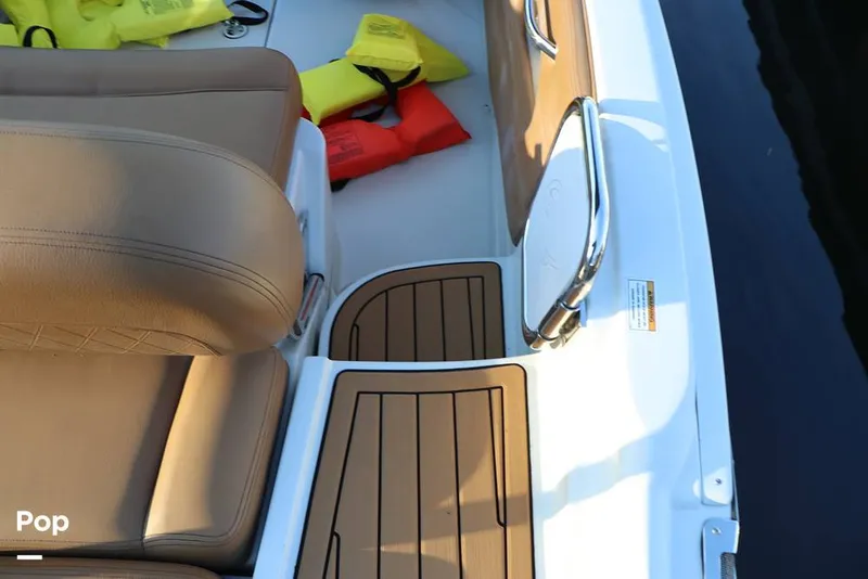 Slide: The Image of Crownline Boats E 215 XS 2023 - 16109175