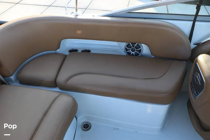 Slide: The Image of Crownline Boats E 215 XS 2023 - 16109180