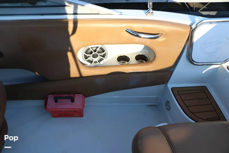 Slide: The Image of Crownline Boats E 215 XS 2023 - 16109184