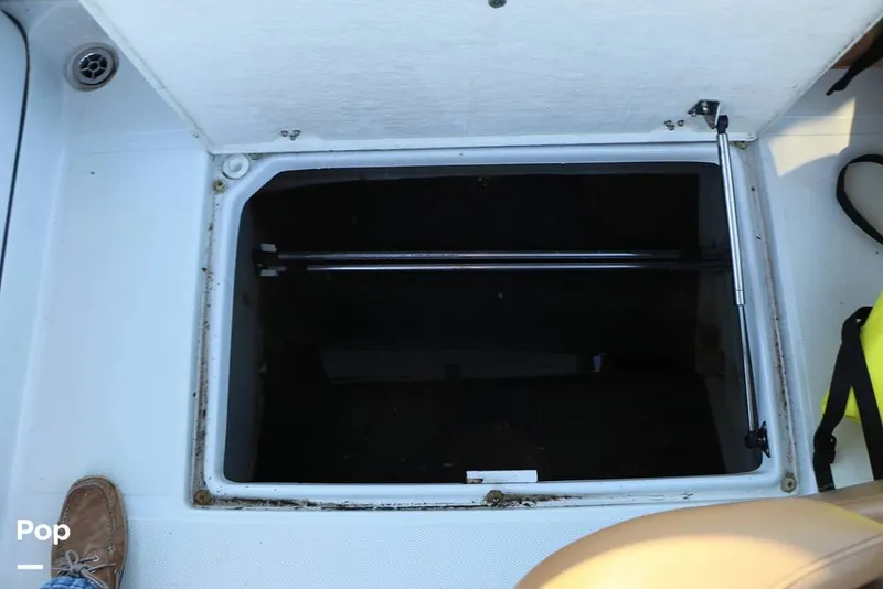 Slide: The Image of Crownline Boats E 215 XS 2023 - 16109185