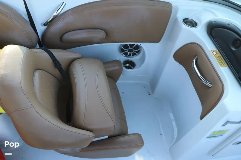 Slide: The Image of Crownline Boats E 215 XS 2023 - 16109186