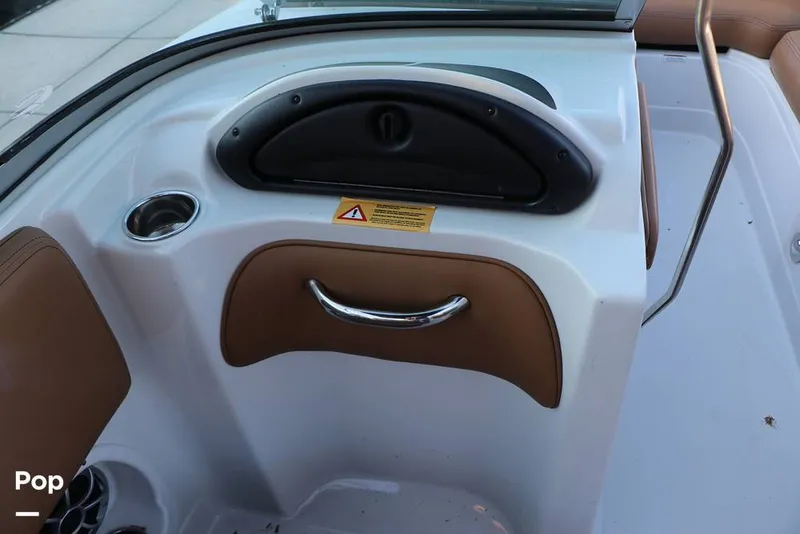 Slide: The Image of Crownline Boats E 215 XS 2023 - 16109188