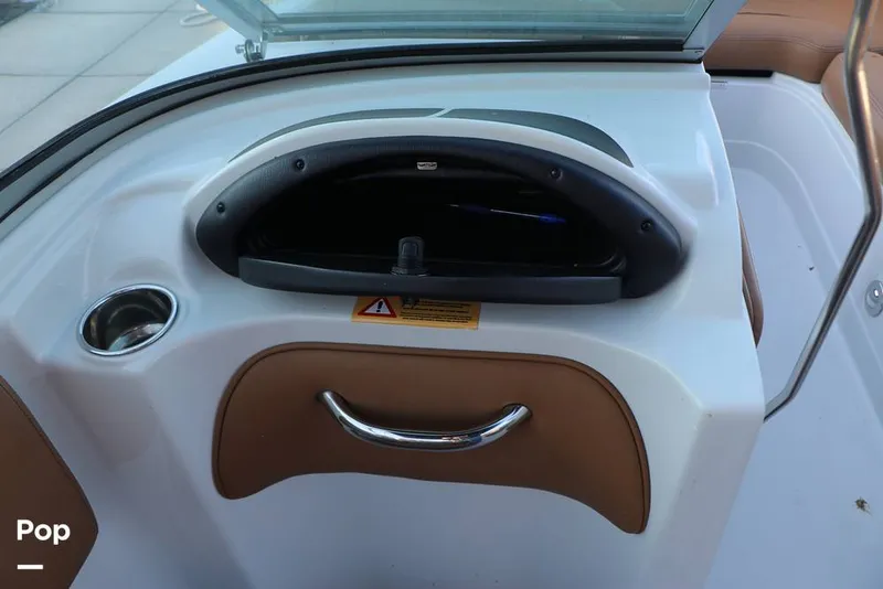 Slide: The Image of Crownline Boats E 215 XS 2023 - 16109189