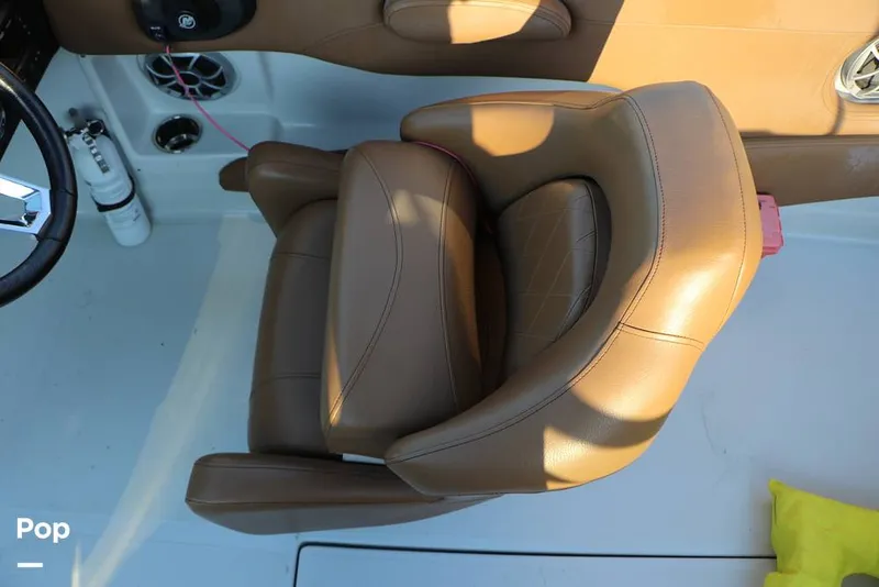 Slide: The Image of Crownline Boats E 215 XS 2023 - 16109190