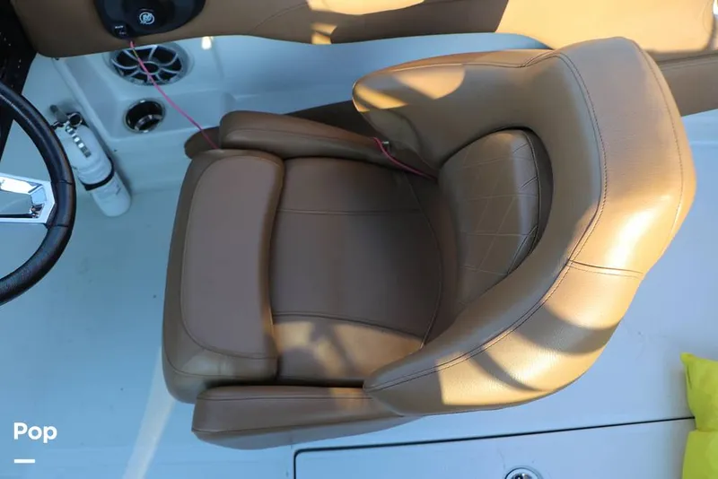 Slide: The Image of Crownline Boats E 215 XS 2023 - 16109191