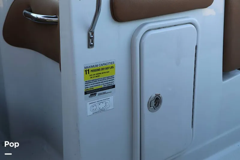 Slide: The Image of Crownline Boats E 215 XS 2023 - 16109192