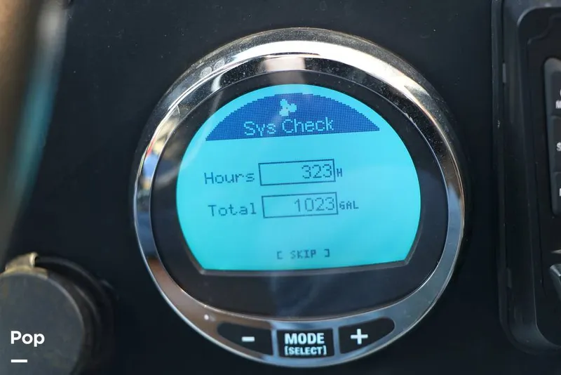 Slide: The Image of Crownline Boats E 215 XS 2023 - 16109194