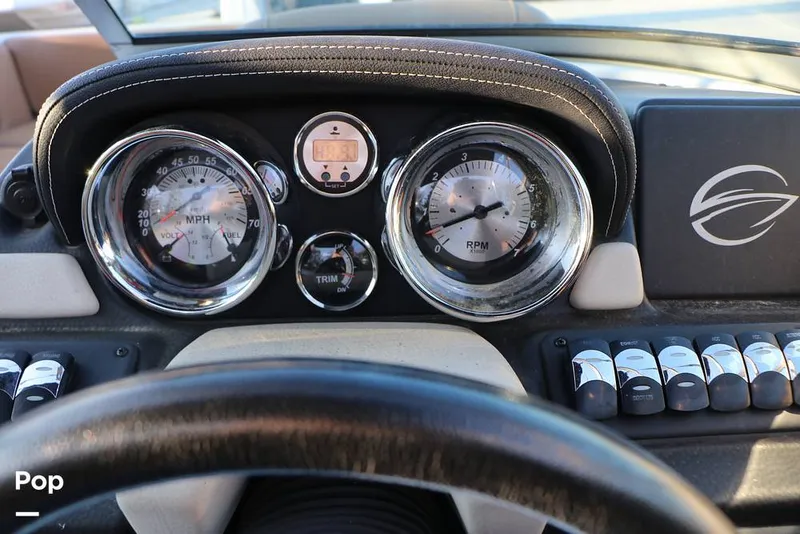 Slide: The Image of Crownline Boats E 215 XS 2023 - 16109197