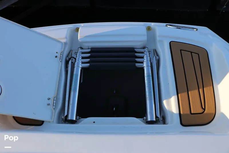 Slide: The Image of Crownline Boats E 215 XS 2023 - 16109204
