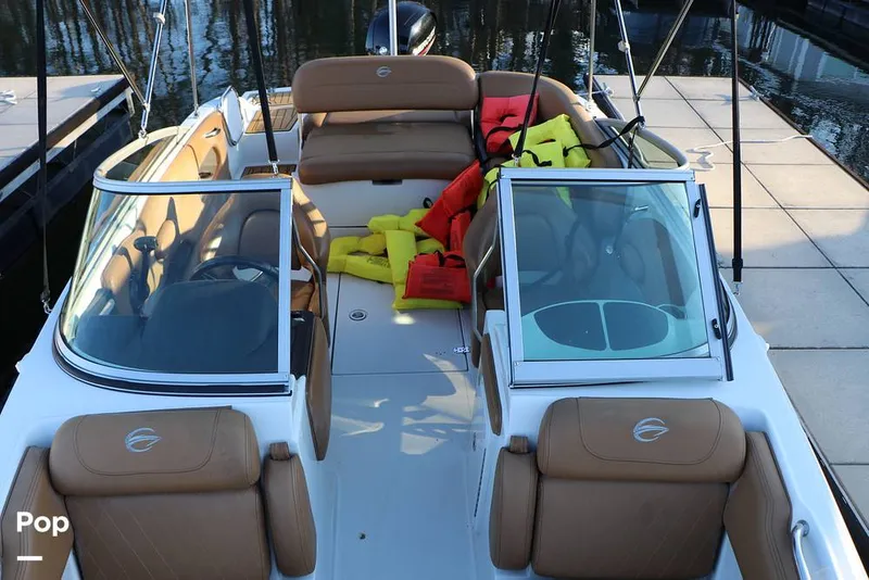 Slide: The Image of Crownline Boats E 215 XS 2023 - 16109206