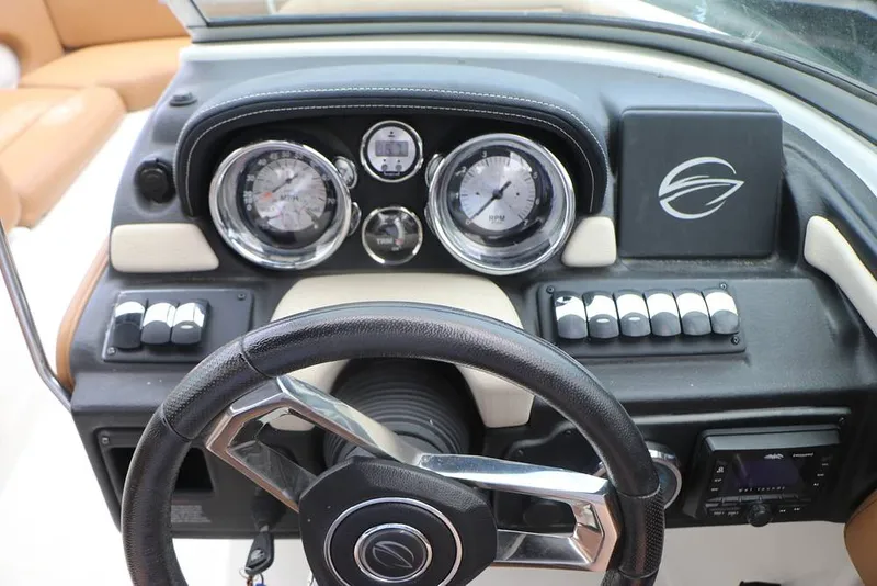Slide: The Image of Crownline Boats E 215 XS 2023 - 16804219