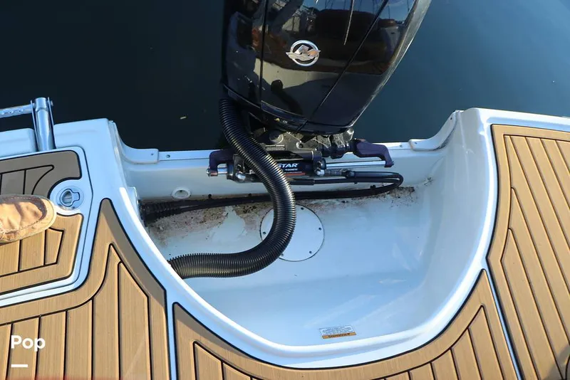 Slide: The Image of Crownline Boats E 215 XS 2023 - 16109171