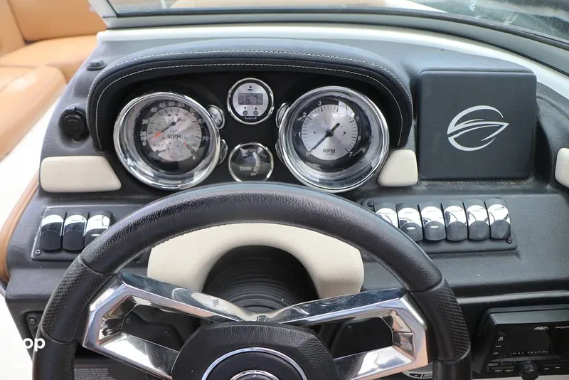 Slide: The Image of Crownline Boats E 215 XS 2023 - 16804216