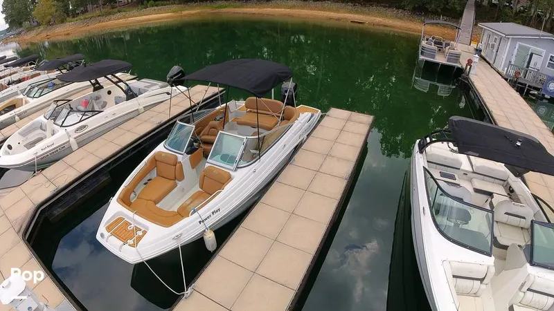 Slide: The Image of Crownline Boats E 215 XS 2023 - 16804228