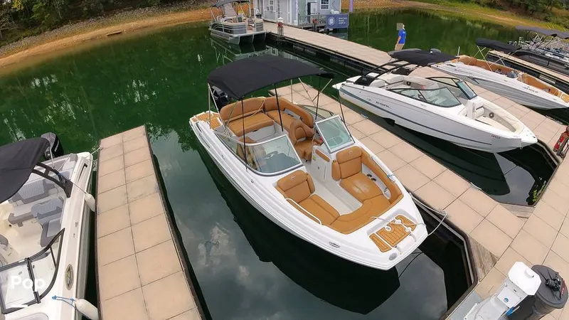 Slide: The Image of Crownline Boats E 215 XS 2023 - 16804231