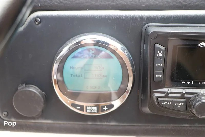 Slide: The Image of Crownline Boats E 215 XS 2023 - 16804214