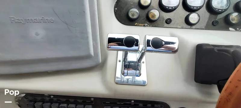 Slide: The Image of Cruisers 320 Express 2004 - 16226840