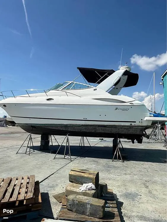 The Image of 2004 320 Express Cruiser - 16124925