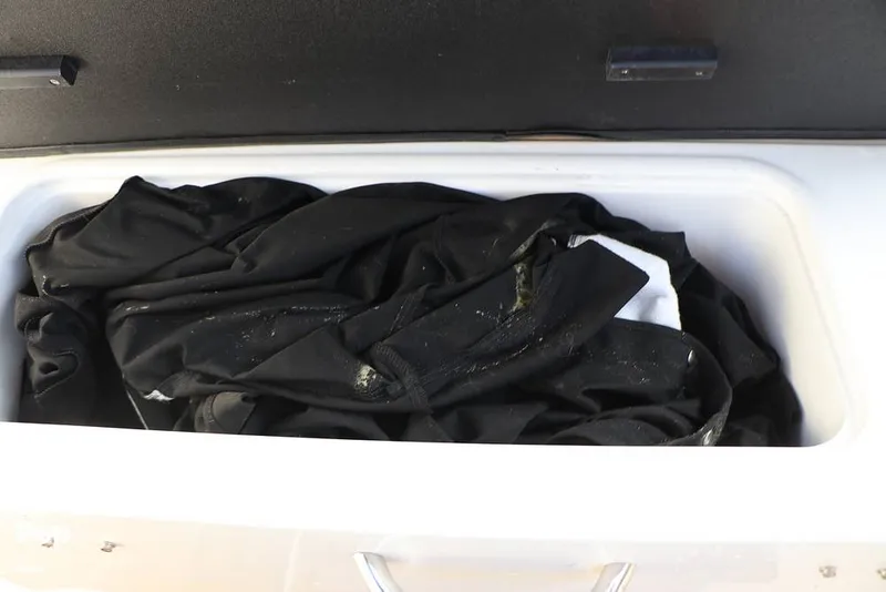 Slide: The Image of Bayliner VR5 2023 - 16109021