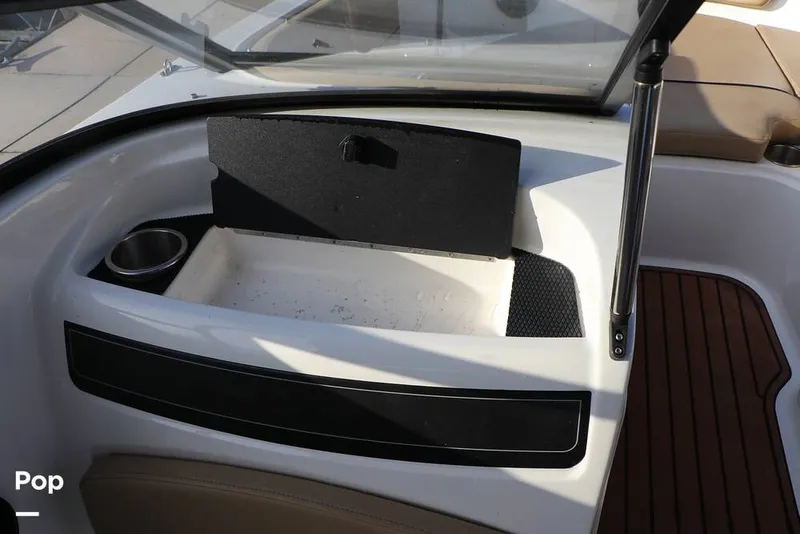 Slide: The Image of Bayliner VR5 2023 - 16109029