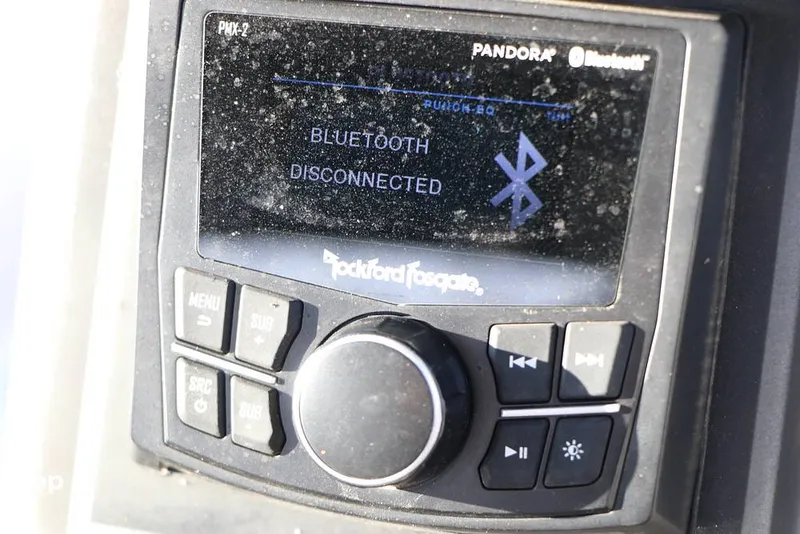 Slide: The Image of Bayliner VR5 2023 - 16109034