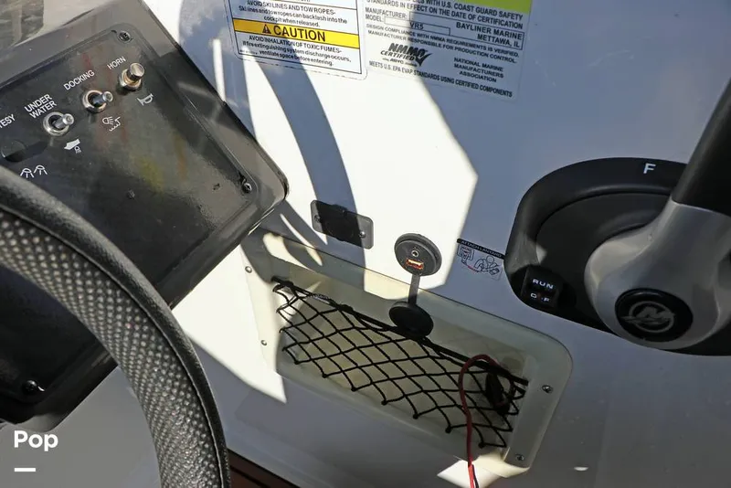 Slide: The Image of Bayliner VR5 2023 - 16109035